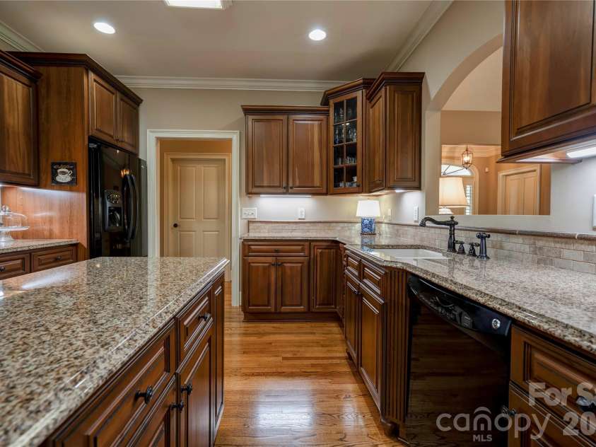 121 Blakemore Drive, Shelby, NC 28152.  MLS# CAR4389105, YatesRealty ID 27704. Kitchen