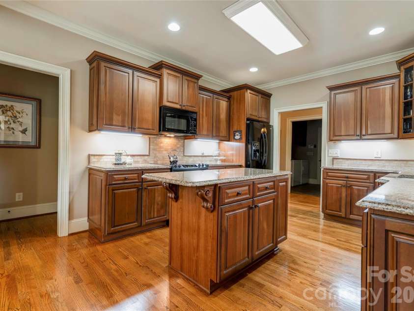 121 Blakemore Drive, Shelby, NC 28152.  MLS# CAR4389105, YatesRealty ID 27704. Kitchen