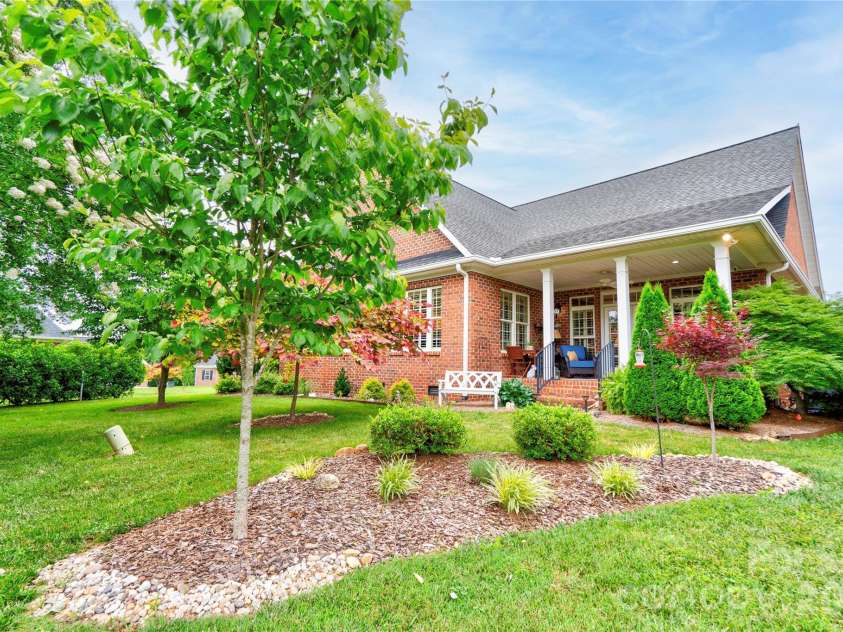 121 Blakemore Drive, Shelby, NC 28152.  MLS# CAR4389105, YatesRealty ID 27704. Landscaping