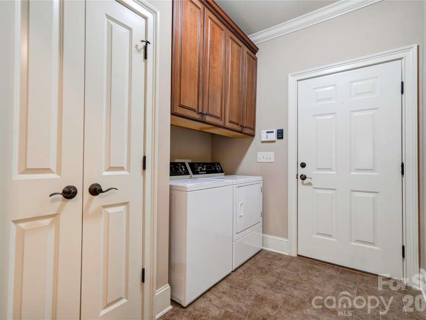 121 Blakemore Drive, Shelby, NC 28152.  MLS# CAR4389105, YatesRealty ID 27704. Laundry Room