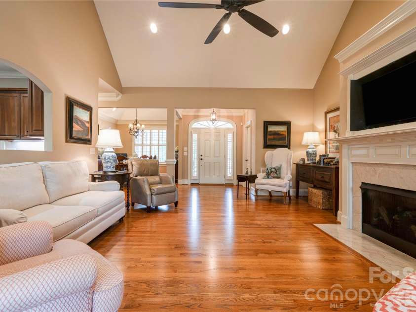 121 Blakemore Drive, Shelby, NC 28152.  MLS# CAR4389105, YatesRealty ID 27704. Living Room