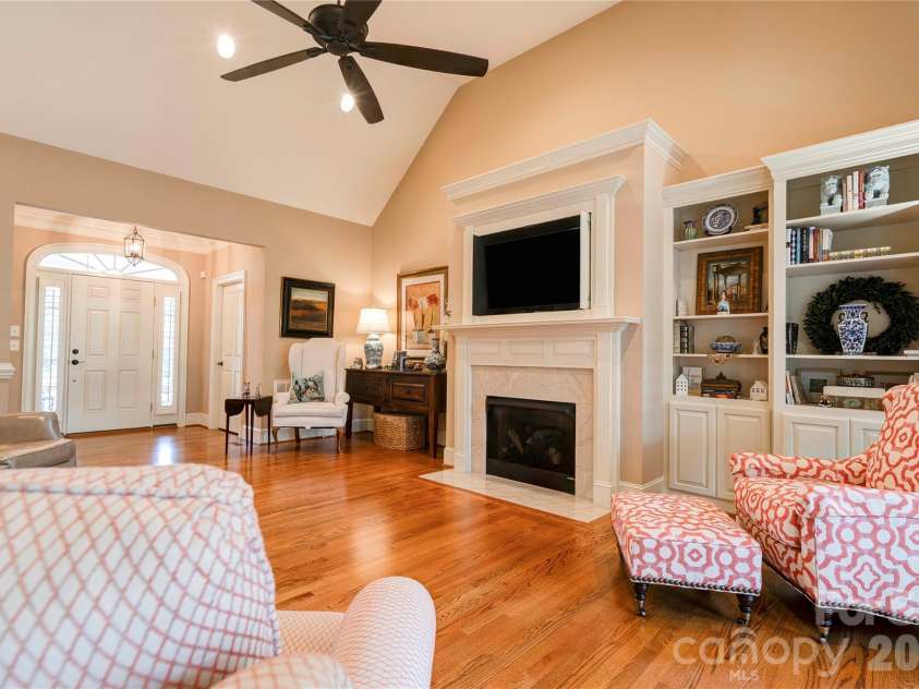 121 Blakemore Drive, Shelby, NC 28152.  MLS# CAR4389105, YatesRealty ID 27704. Living Room