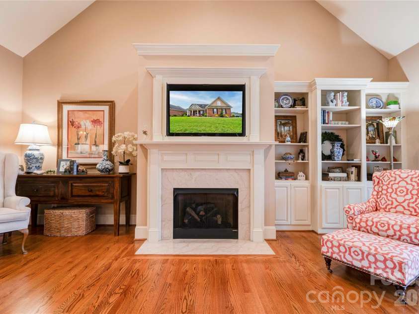121 Blakemore Drive, Shelby, NC 28152.  MLS# CAR4389105, YatesRealty ID 27704. Living Room