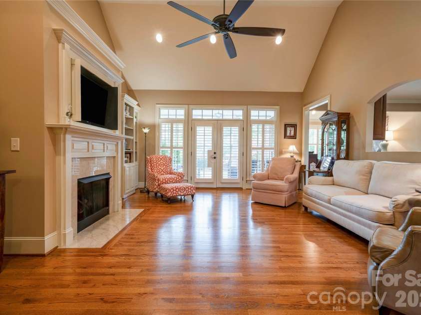 121 Blakemore Drive, Shelby, NC 28152.  MLS# CAR4389105, YatesRealty ID 27704. Living Room