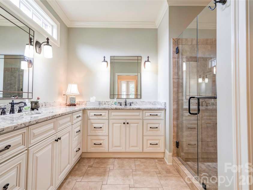 121 Blakemore Drive, Shelby, NC 28152.  MLS# CAR4389105, YatesRealty ID 27704. Primary Bathroom