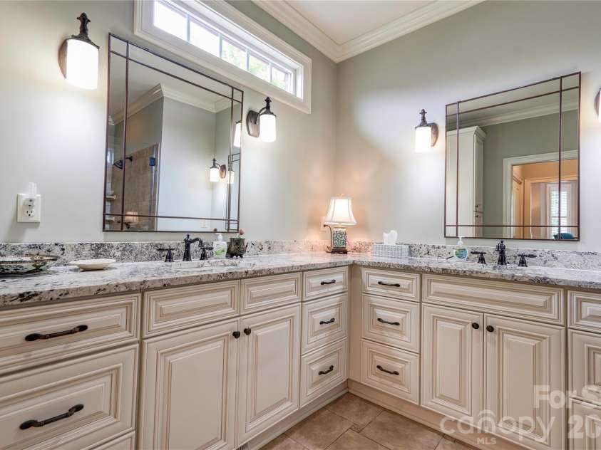 121 Blakemore Drive, Shelby, NC 28152.  MLS# CAR4389105, YatesRealty ID 27704. Primary Bathroom