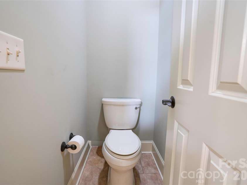 121 Blakemore Drive, Shelby, NC 28152.  MLS# CAR4389105, YatesRealty ID 27704. Primary Bathroom
