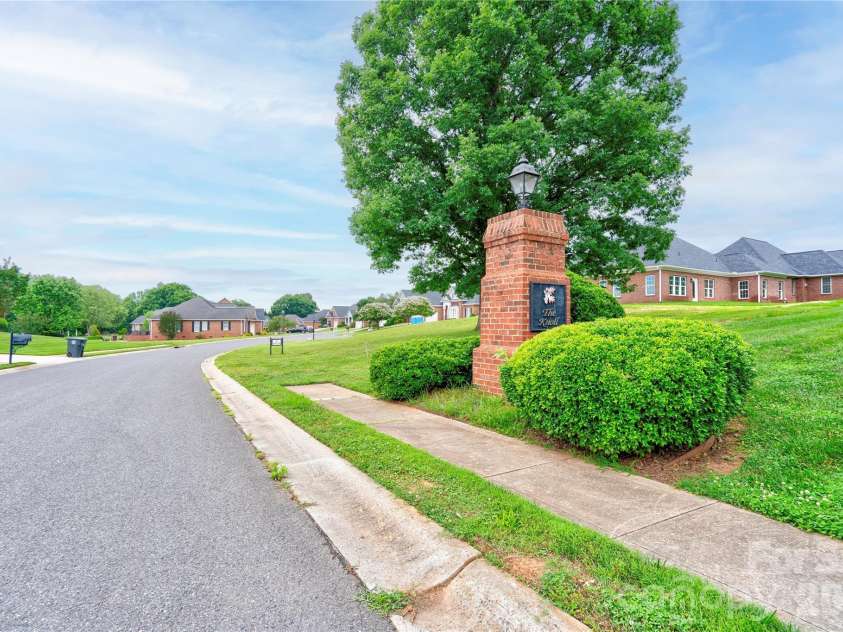 121 Blakemore Drive, Shelby, NC 28152.  MLS# CAR4389105, YatesRealty ID 27704. The Knoll