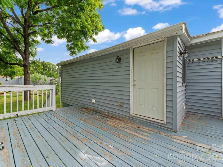 3400 Reid Avenue, Charlotte, NC 28208.  MLS# CAR4262745, YatesRealty ID 27704. 