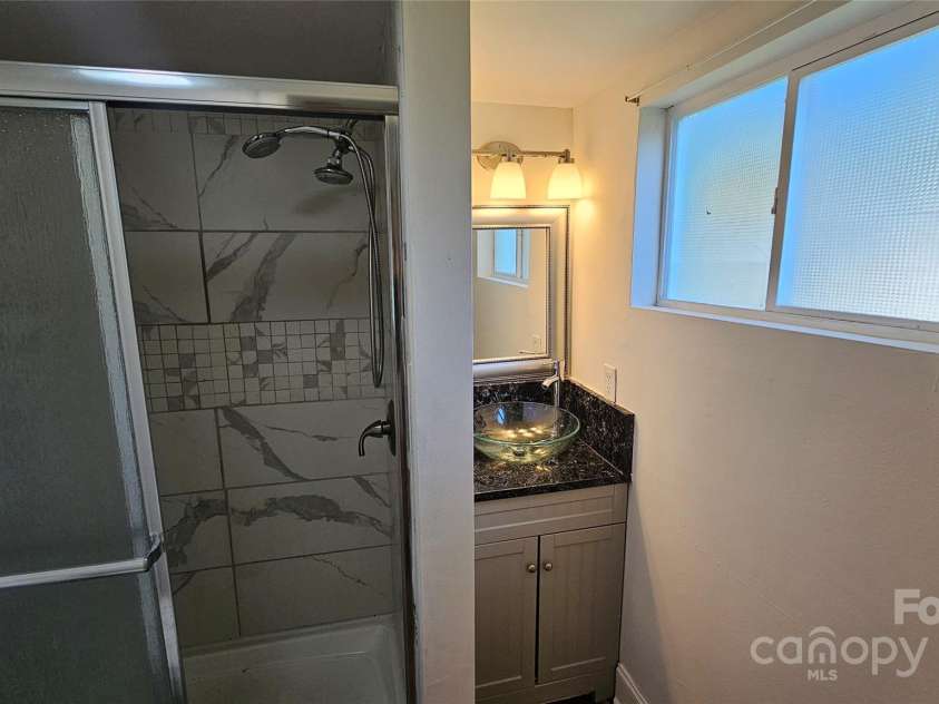 3400 Reid Avenue, Charlotte, NC 28208.  MLS# CAR4262745, YatesRealty ID 27704. Primary Bathroom