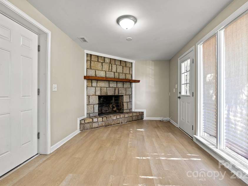 1516 Buffalo Shoals Road, Lincolnton, NC 28092.  MLS# CAR4281719, YatesRealty ID 27705. Upper level - flex space