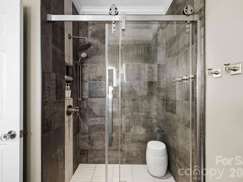 30 Lower Tanglewood Road, Lake Toxaway, NC 28747.  MLS# CAR4388779, YatesRealty ID 27705. Custom Tile Shower