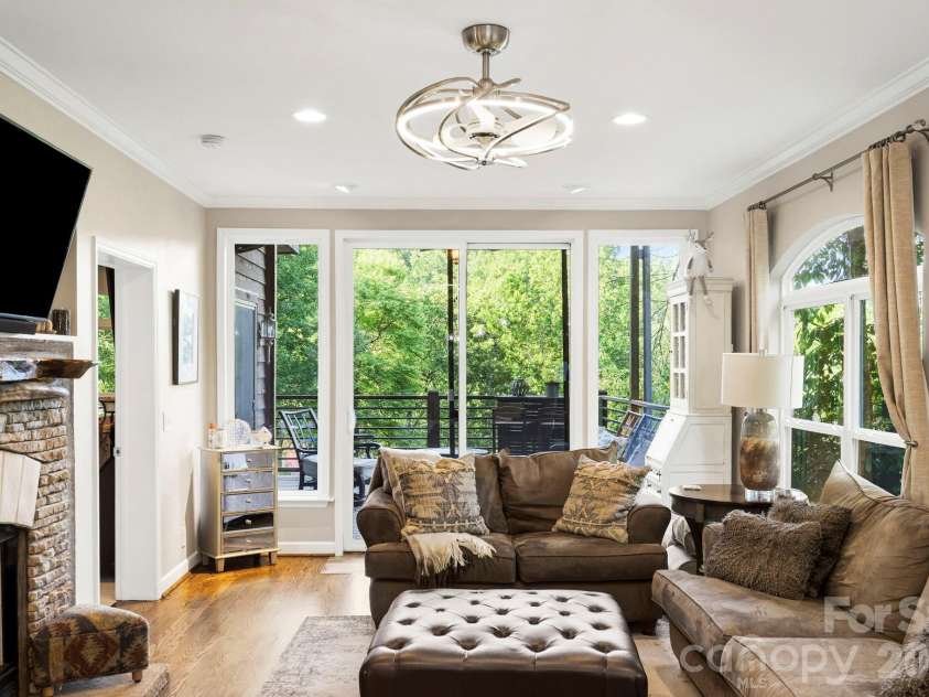 30 Lower Tanglewood Road, Lake Toxaway, NC 28747.  MLS# CAR4388779, YatesRealty ID 27705. Great Layout
