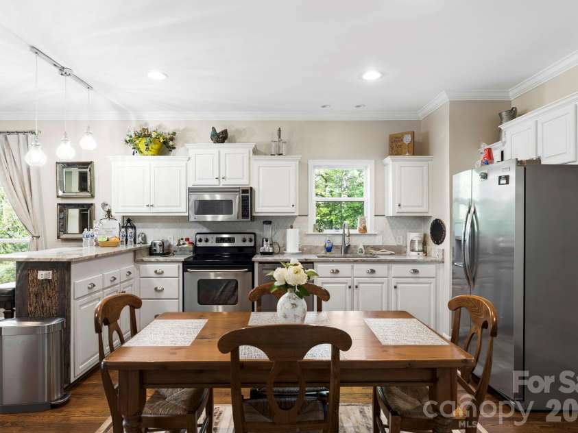 30 Lower Tanglewood Road, Lake Toxaway, NC 28747.  MLS# CAR4388779, YatesRealty ID 27705. Updated Kitchen