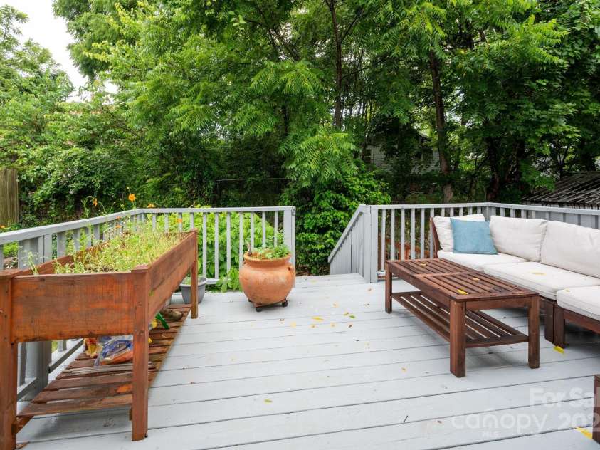 18 Jarrett Street, Asheville, NC 28806.  MLS# CAR4279955, YatesRealty ID 27706. Back Porch