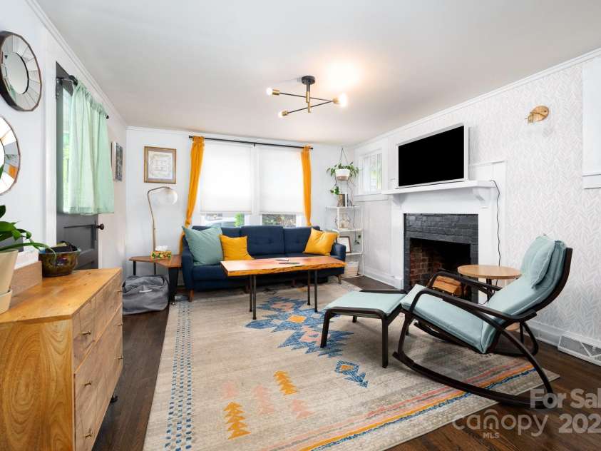 18 Jarrett Street, Asheville, NC 28806.  MLS# CAR4279955, YatesRealty ID 27706. Charming West Asheville Cottage