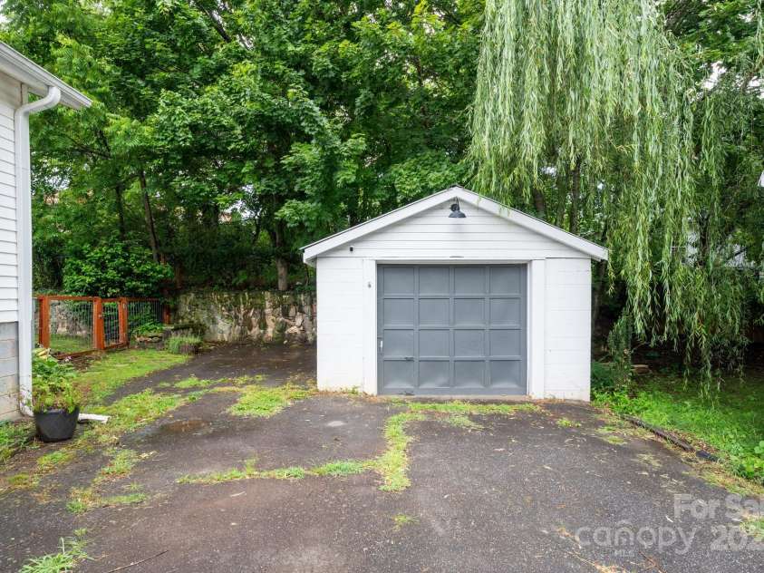 18 Jarrett Street, Asheville, NC 28806.  MLS# CAR4279955, YatesRealty ID 27706. Detached Garage
