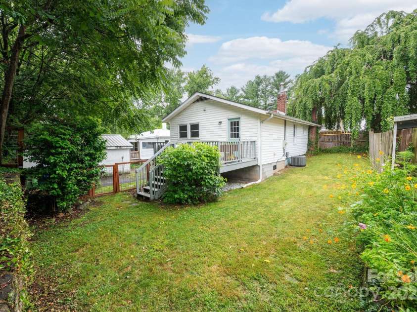 18 Jarrett Street, Asheville, NC 28806.  MLS# CAR4279955, YatesRealty ID 27706. Established Plants