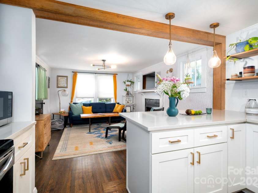 18 Jarrett Street, Asheville, NC 28806.  MLS# CAR4279955, YatesRealty ID 27706. Exposed Wood Beam