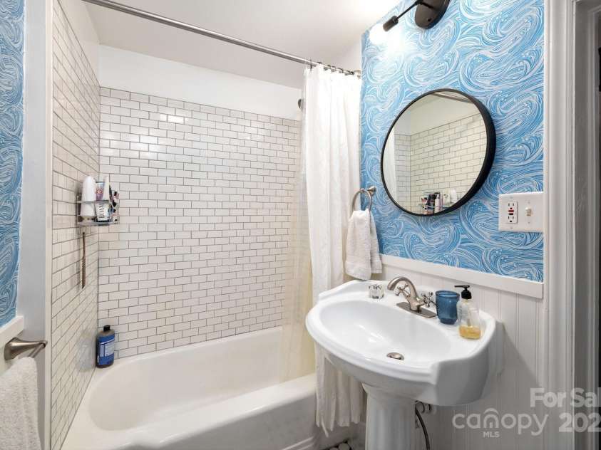 18 Jarrett Street, Asheville, NC 28806.  MLS# CAR4279955, YatesRealty ID 27706. Front En-suite Bathroom