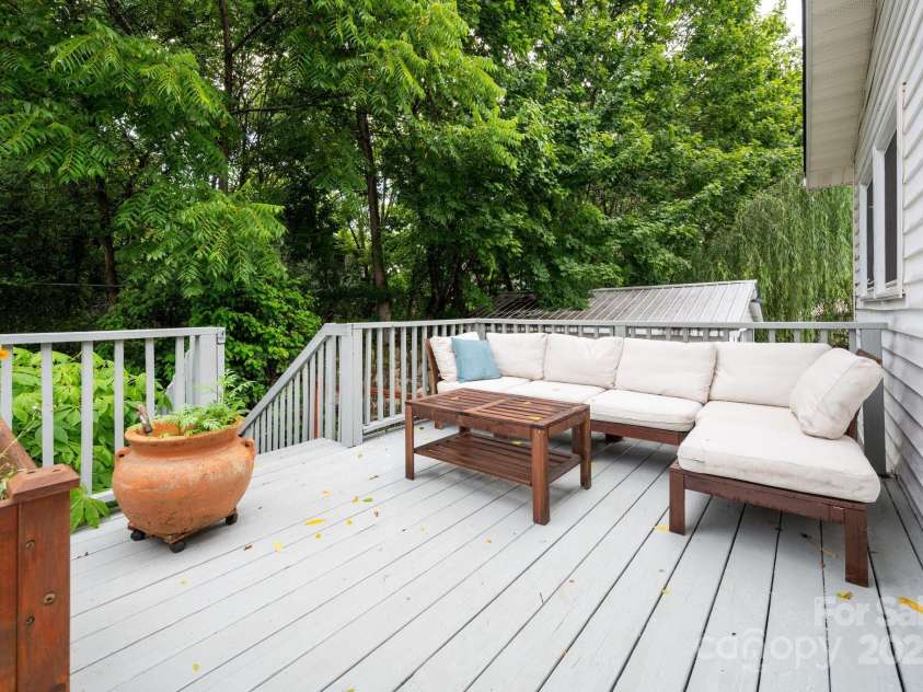 18 Jarrett Street, Asheville, NC 28806.  MLS# CAR4279955, YatesRealty ID 27706. Private Outdoor Seating