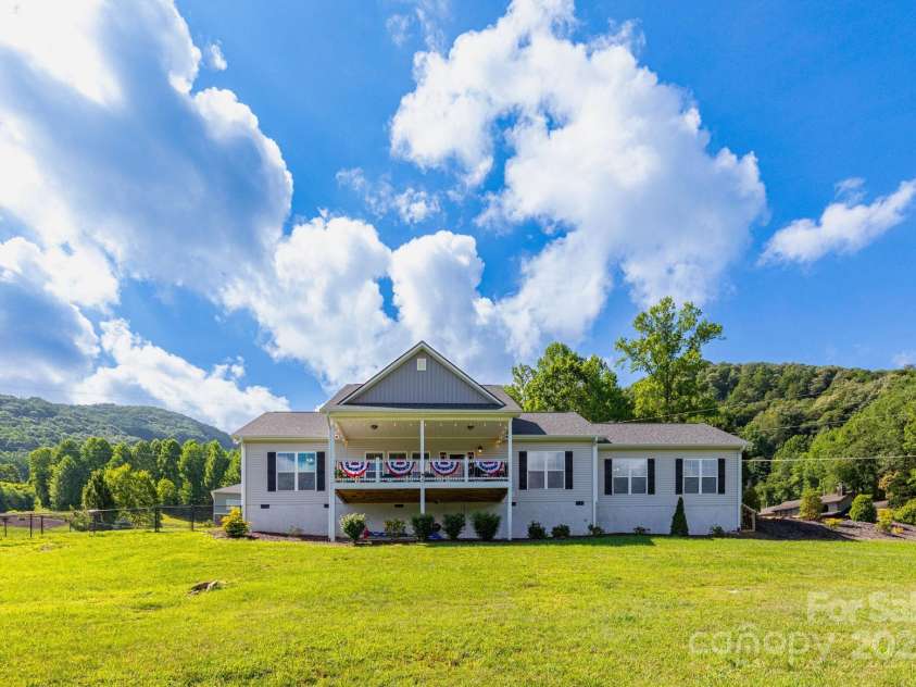 605 Red Bank Road, Waynesville, NC 28786.  MLS# CAR4277053, YatesRealty ID 27707. Mountain living at its best!