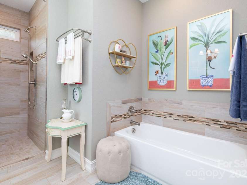 605 Red Bank Road, Waynesville, NC 28786.  MLS# CAR4277053, YatesRealty ID 27707. Primary ensuite bath separate tub