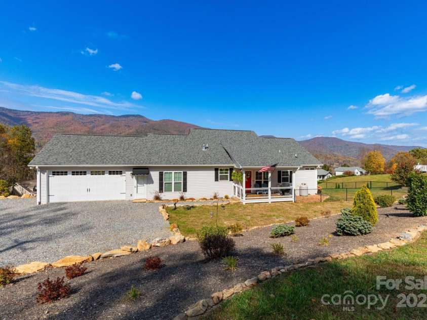 605 Red Bank Road, Waynesville, NC 28786.  MLS# CAR4313671, YatesRealty ID 27707. Front of home