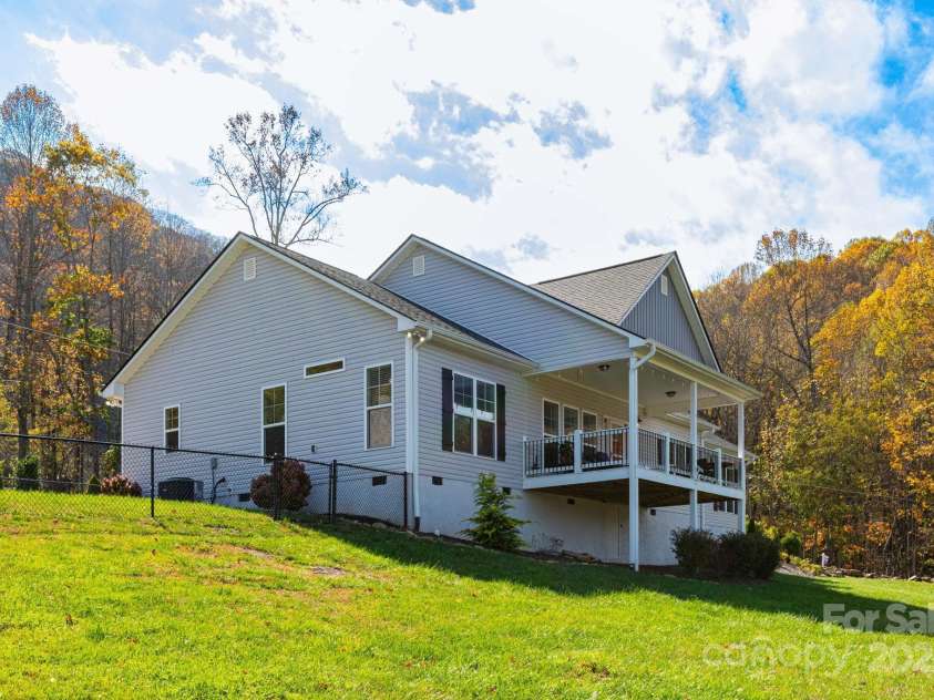 605 Red Bank Road, Waynesville, NC 28786.  MLS# CAR4313671, YatesRealty ID 27707. Owners have fenced in the side yard off of the front porch for pets