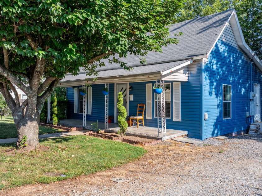 1302 1st Avenue, Hickory, NC 28601.  MLS# CAR4278571, YatesRealty ID 27708. 