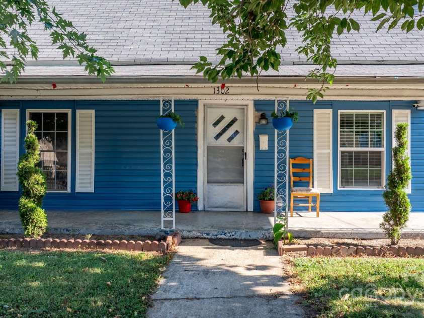 1302 1st Avenue, Hickory, NC 28601.  MLS# CAR4278571, YatesRealty ID 27708. 