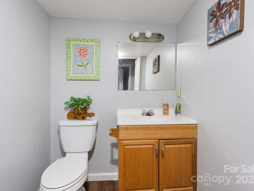1302 1st Avenue, Hickory, NC 28601.  MLS# CAR4278571, YatesRealty ID 27708. 