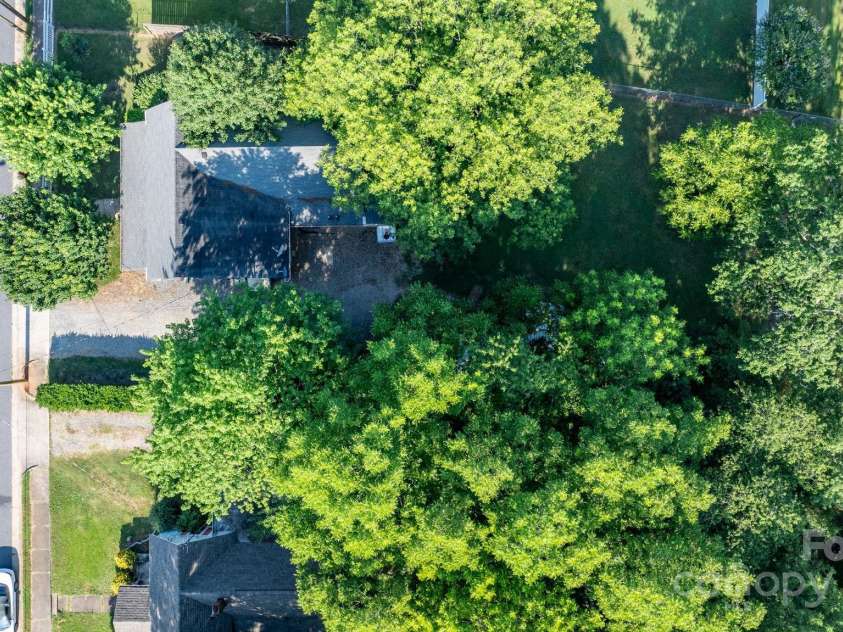 1302 1st Avenue, Hickory, NC 28601.  MLS# CAR4278571, YatesRealty ID 27708. 