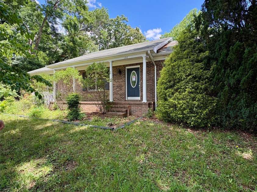 132 Haynes Street, Hendersonville, NC 28791.  MLS# CAR4389593, YatesRealty ID 27708. 