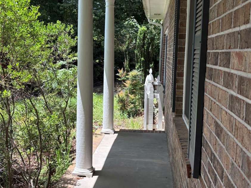 132 Haynes Street, Hendersonville, NC 28791.  MLS# CAR4389593, YatesRealty ID 27708. 