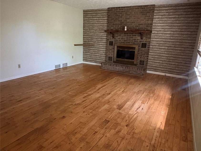 132 Haynes Street, Hendersonville, NC 28791.  MLS# CAR4389593, YatesRealty ID 27708. 