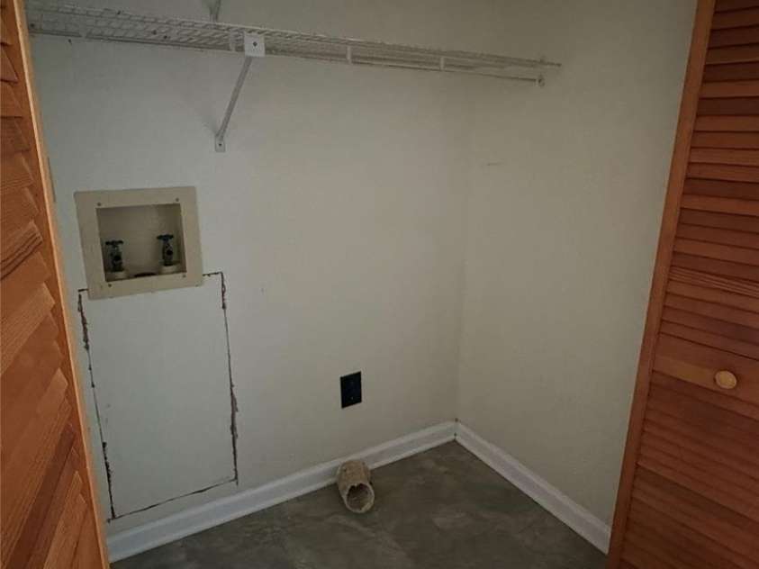 132 Haynes Street, Hendersonville, NC 28791.  MLS# CAR4389593, YatesRealty ID 27708. 