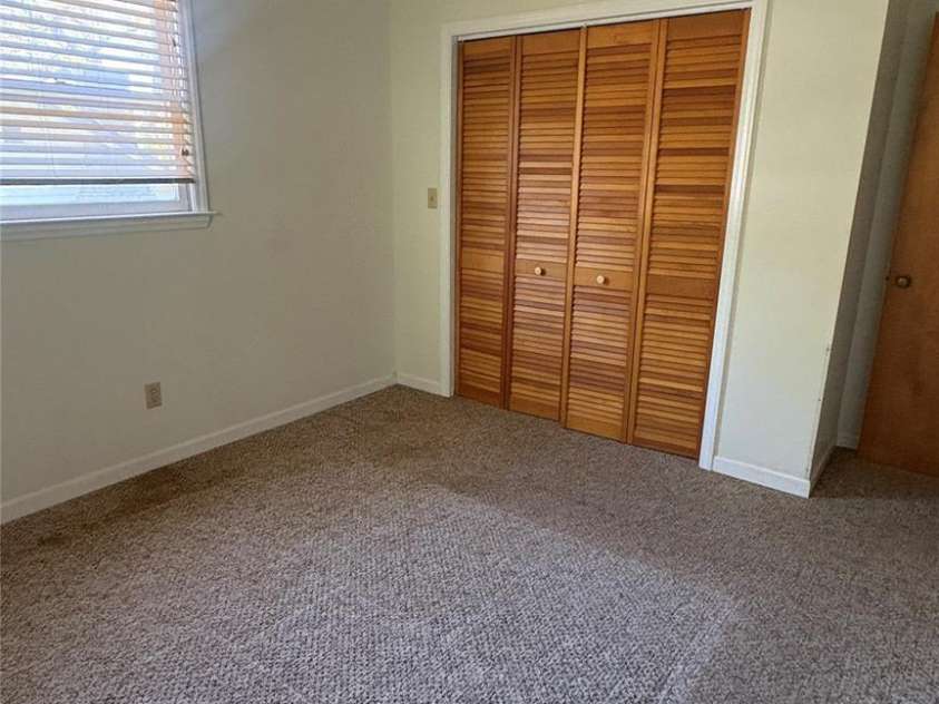 132 Haynes Street, Hendersonville, NC 28791.  MLS# CAR4389593, YatesRealty ID 27708. 