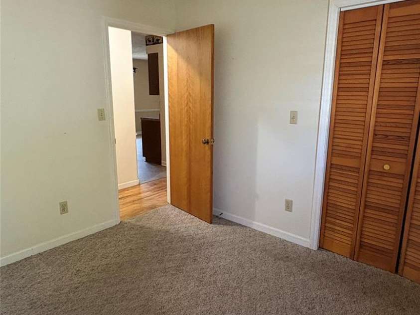 132 Haynes Street, Hendersonville, NC 28791.  MLS# CAR4389593, YatesRealty ID 27708. 