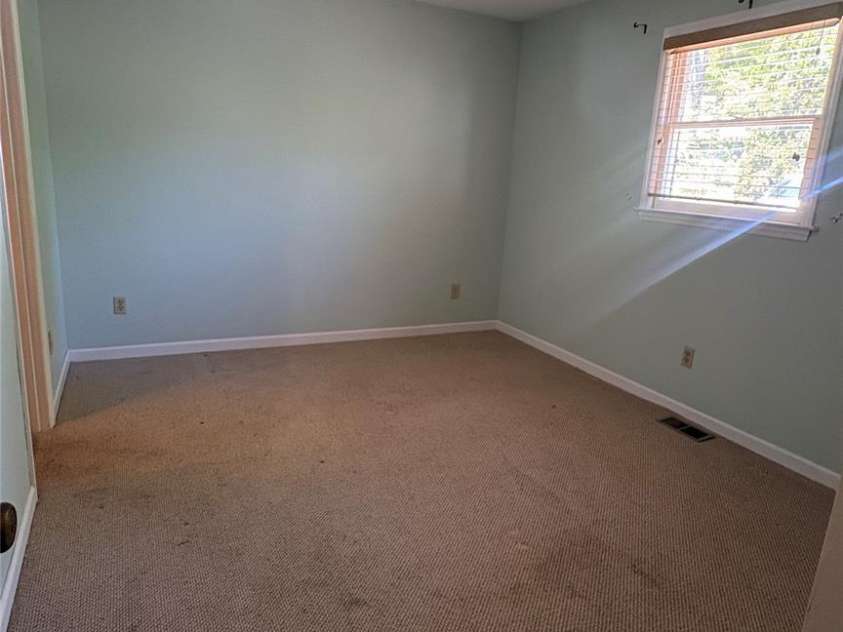 132 Haynes Street, Hendersonville, NC 28791.  MLS# CAR4389593, YatesRealty ID 27708. 