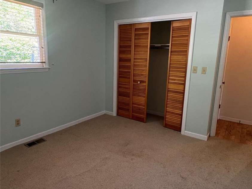 132 Haynes Street, Hendersonville, NC 28791.  MLS# CAR4389593, YatesRealty ID 27708. 