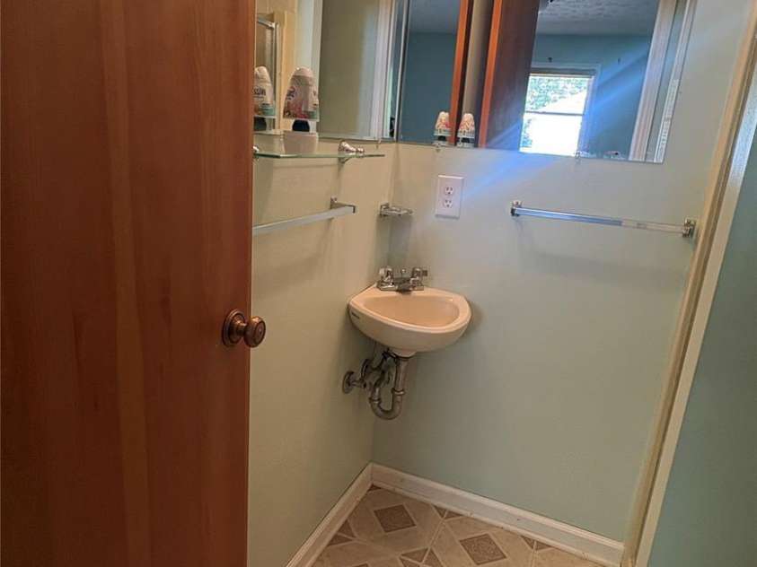 132 Haynes Street, Hendersonville, NC 28791.  MLS# CAR4389593, YatesRealty ID 27708. 