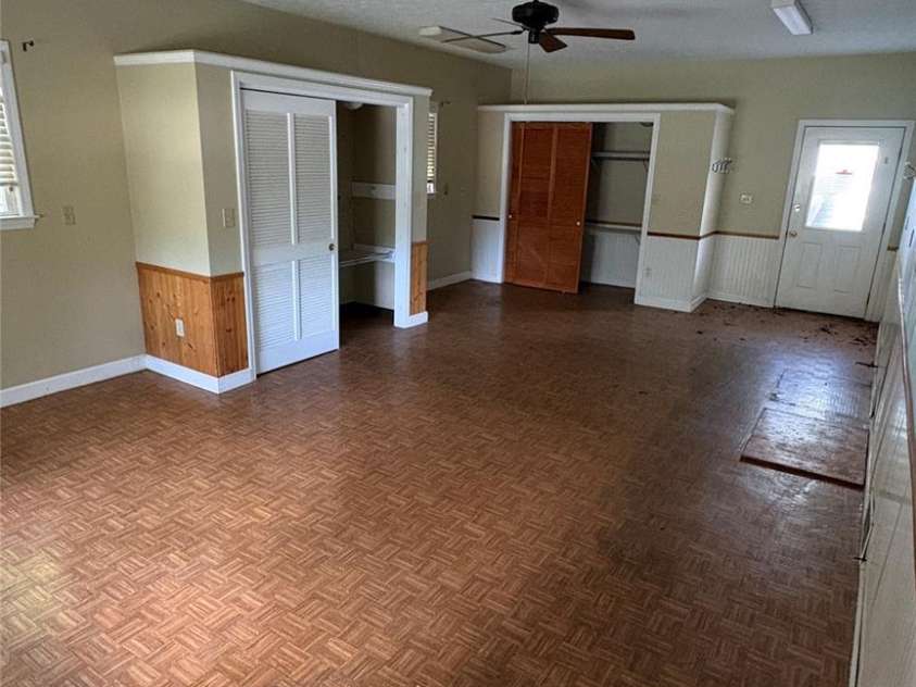 132 Haynes Street, Hendersonville, NC 28791.  MLS# CAR4389593, YatesRealty ID 27708. 