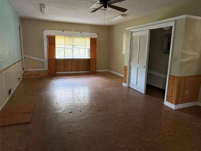 132 Haynes Street, Hendersonville, NC 28791.  MLS# CAR4389593, YatesRealty ID 27708. 