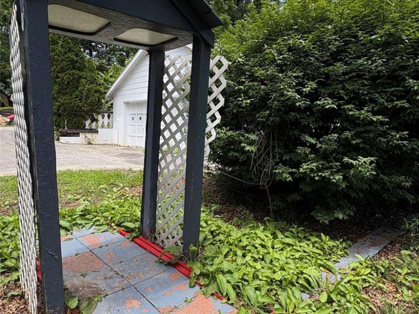 132 Haynes Street, Hendersonville, NC 28791.  MLS# CAR4389593, YatesRealty ID 27708. 