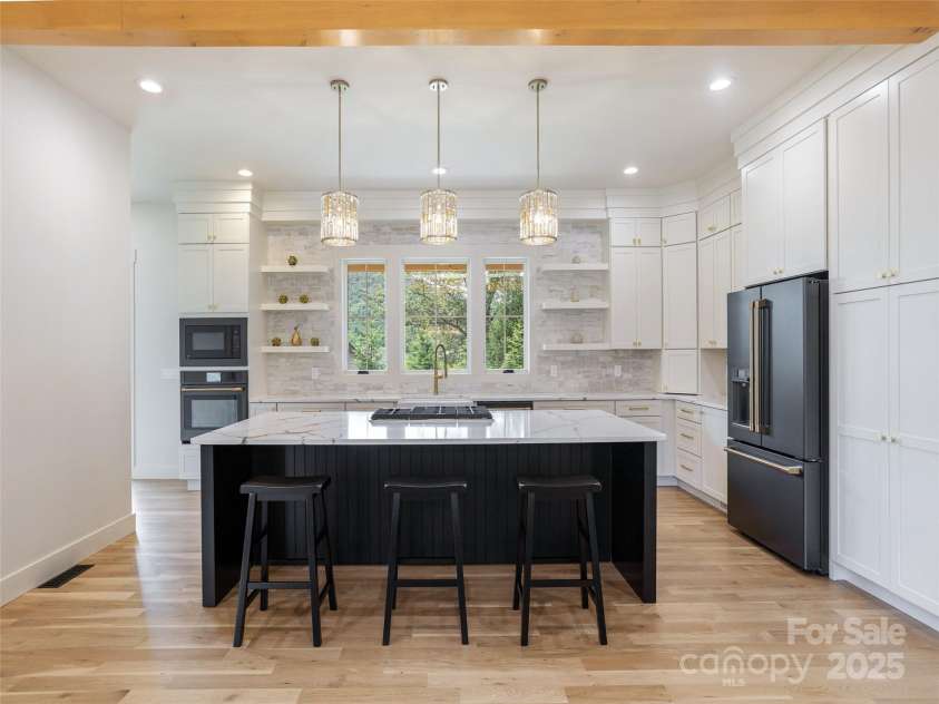 11 Magnolia View Trail, Asheville, NC 28804.  MLS# CAR4239064, YatesRealty ID 2771. 