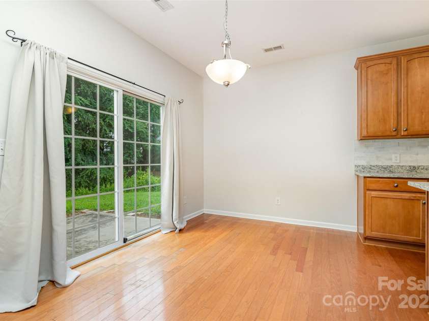 14911 Taggert Trail Drive, Charlotte, NC 28273.  MLS# CAR4270538, YatesRealty ID 27710. Breakfast nook