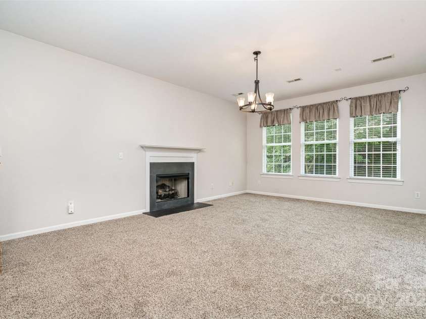 14911 Taggert Trail Drive, Charlotte, NC 28273.  MLS# CAR4270538, YatesRealty ID 27710. Spacious living room