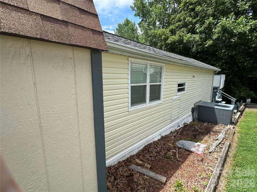 115 Badin View Road, New London, NC 28127.  MLS# CAR4388963, YatesRealty ID 27711. 