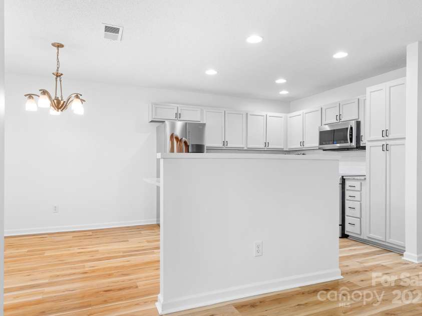 9911 Birch Knoll Court, Charlotte, NC 28213.  MLS# CAR4278633, YatesRealty ID 27712. Dining Area